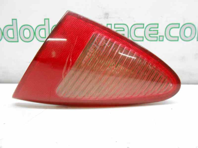 PILOTO TRASERO DERECHO INTERIOR ALFA ROMEO 147 (190) 1.6 T.Spark Distinctive