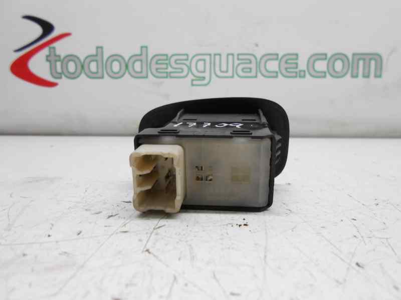 MANDO ELEVALUNAS DELANTERO DERECHO HYUNDAI ACCENT (LC) GL 4P