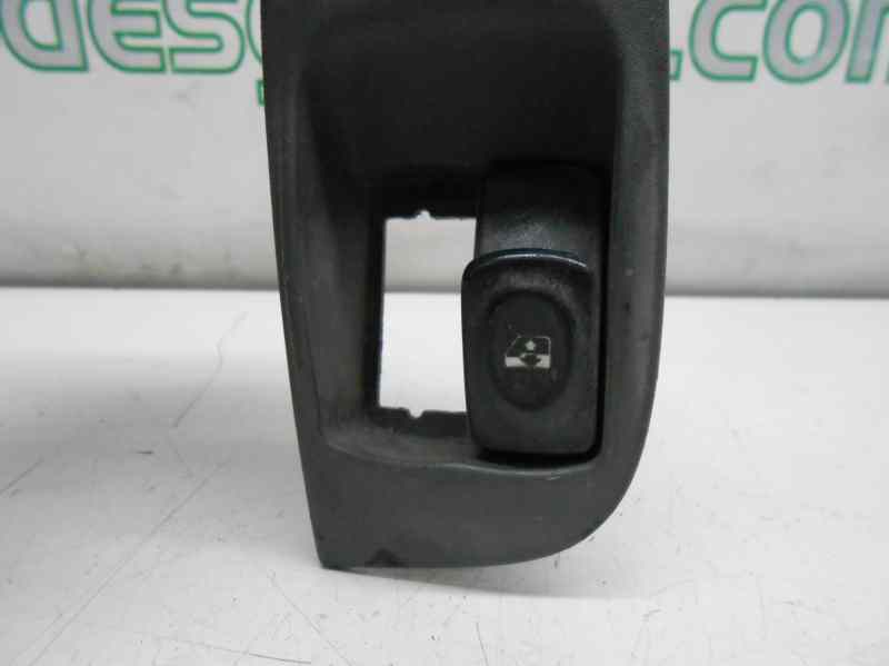MANDO ELEVALUNAS DELANTERO IZQUIERDO RENAULT MEGANE I FASE 2 BERLINA (BA0) 1.4 16V Privilege