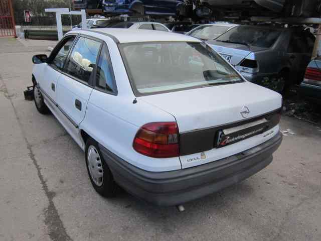 OPEL ASTRA F BERLINA Básico Motor 1,6 Ltr. - 55 kW