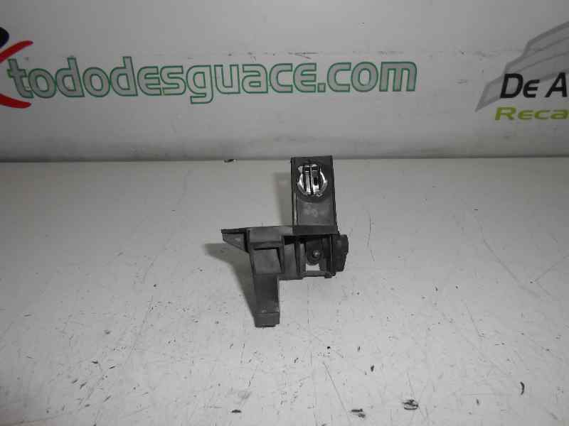 SOPORTE FARO IZQUIERDO PEUGEOT 205 BERLINA *