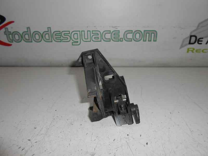 SOPORTE FARO IZQUIERDO PEUGEOT 205 BERLINA *