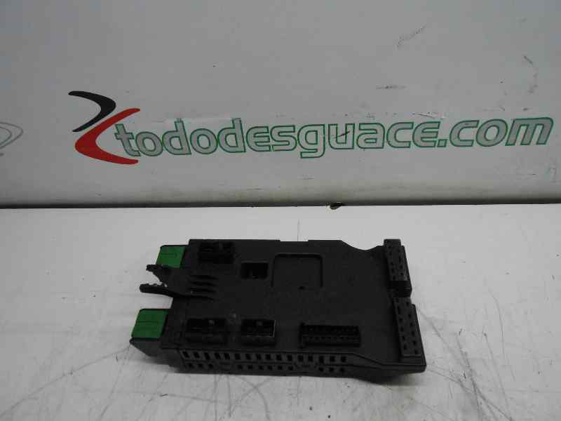 CAJA RELES / FUSIBLES MERCEDES SPRINTER 02.00 -> CAJA CERRADA 314           (903.661-662)