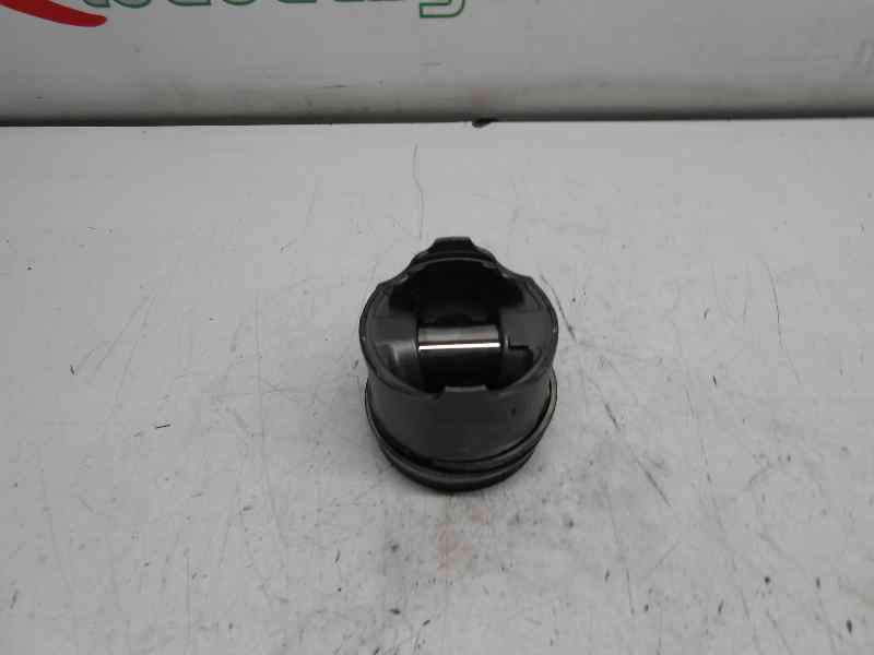 PISTON RENAULT LAGUNA II (BG0) Authentique