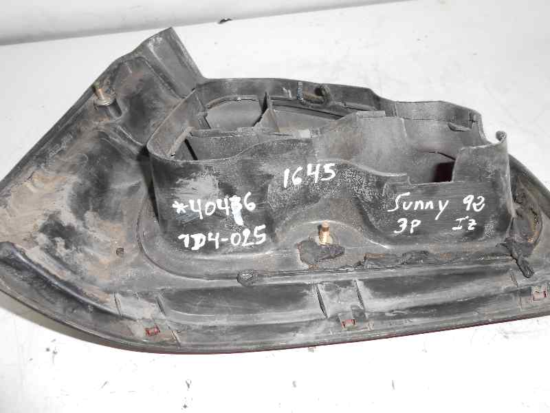 PILOTO TRASERO DERECHO NISSAN SUNNY BERLINA (N13) *