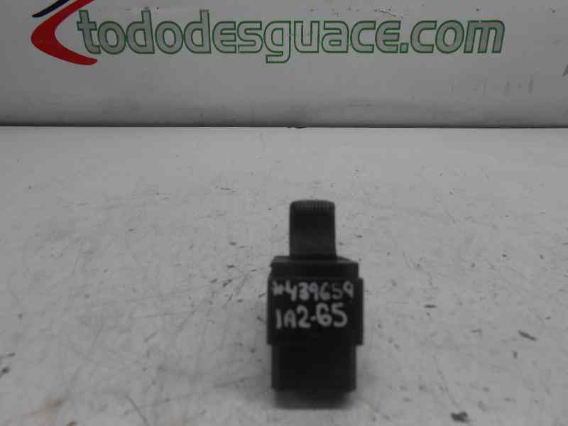 MANDO ELEVALUNAS DELANTERO DERECHO KIA CARENS 1.8 LS Monovolumen
