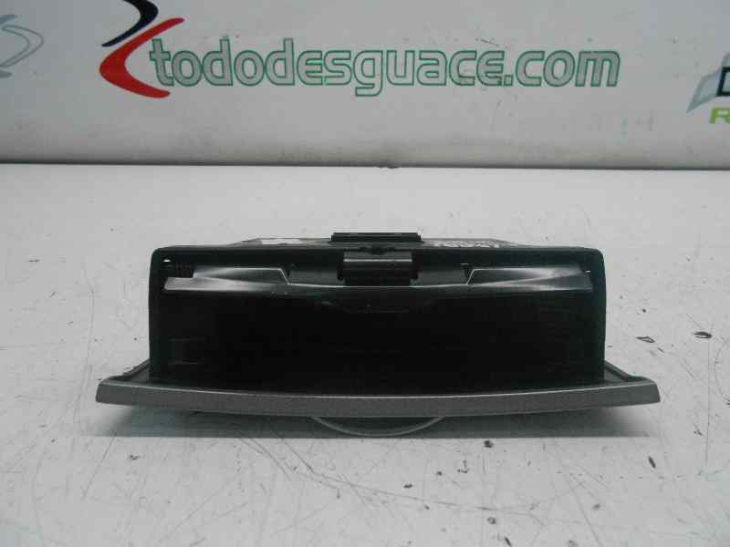 CENICERO TOYOTA COROLLA (E12) 1.4 D-4D Luna Compact