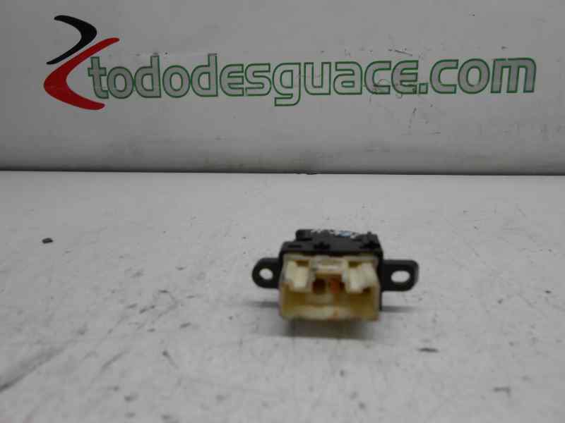 MANDO ELEVALUNAS DELANTERO DERECHO MAZDA 6 BERLINA (GG) 2.0 CRTD 136 Active (5-ptas.)