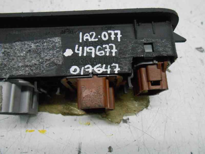 MANDO ELEVALUNAS DELANTERO IZQUIERDO RENAULT MEGANE II BERLINA 5P Confort Authentique