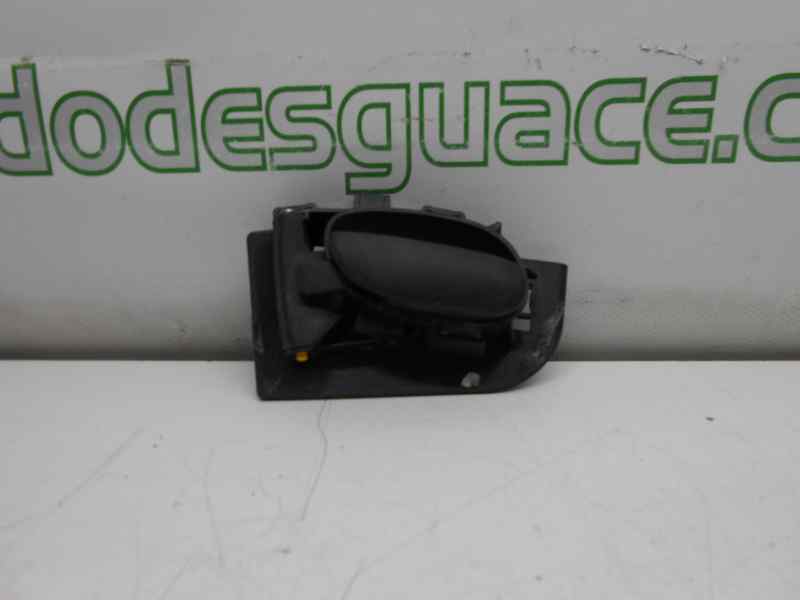 MANETA INTERIOR DELANTERA IZQUIERDA PEUGEOT 206 BERLINA 1.4 HDi (68 CV) 5 velocidades