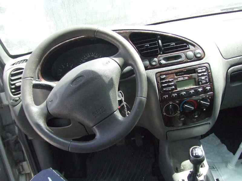 FORD FIESTA BERLINA Ghia Motor 1,25 Ltr. - 55 kW 16V CAT
