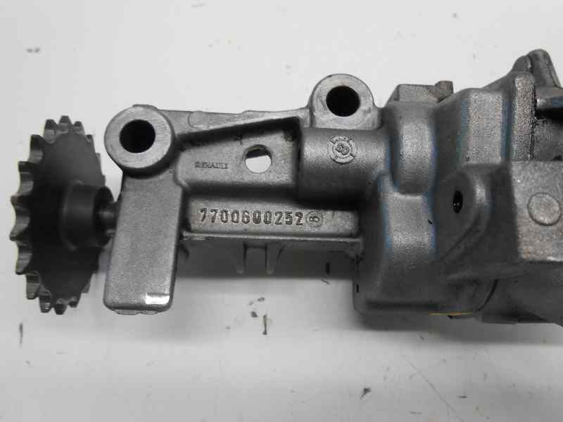 BOMBA ACEITE NISSAN PRIMASTAR (X83) Avantour 7 asientos, batalla corta 2,76t