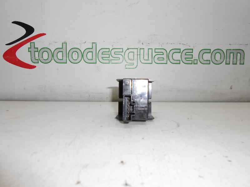 INTERRUPTOR WARNING TOYOTA COROLLA (E12) 1.6 Linea Luna Berlina
