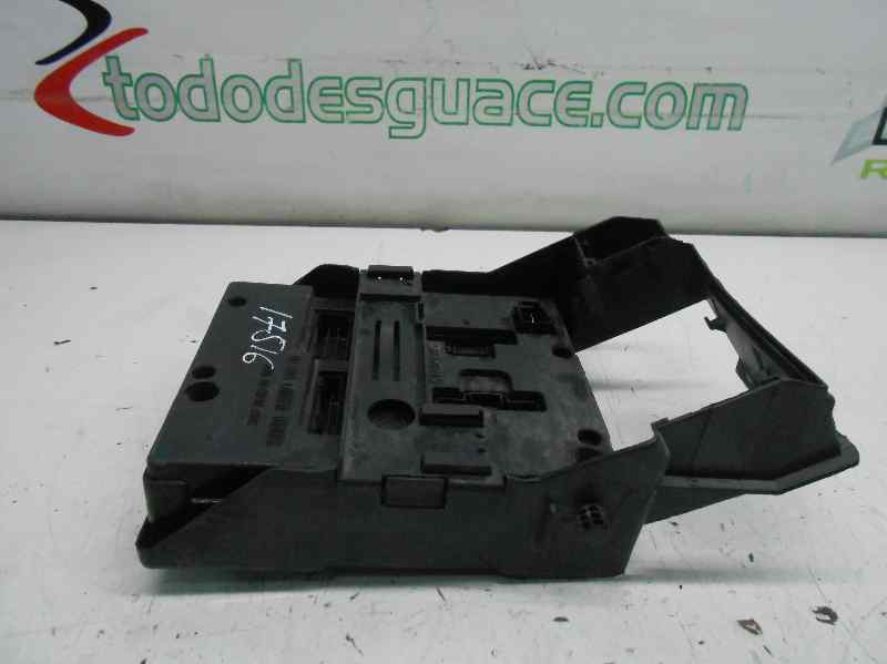 CAJA RELES / FUSIBLES RENAULT MEGANE I FASE 2 BERLINA (BA0) 1.9 D Authentique