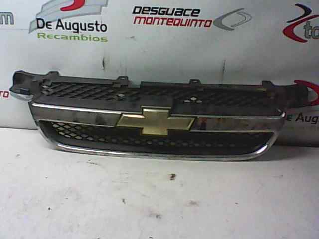 CALANDRA DELANTERA / REJILLA DEL CHEVROLET AVEO LS