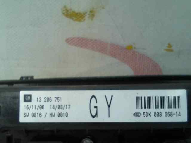 CAJA RELES / FUSIBLES OPEL ASTRA GTC "111 Years"