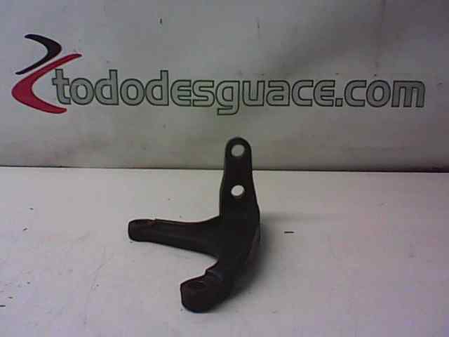 SOPORTE BOMBA INYECCION TOYOTA COROLLA (E11) *