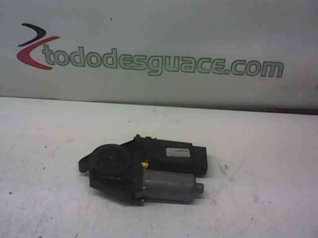 MOTOR ELEVALUNAS DELANTERO IZQUIERDO VOLKSWAGEN PASSAT BERLINA (3B2) Básico