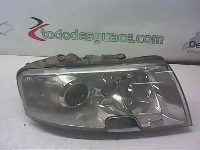 FARO DERECHO SKODA SUPERB (3U4) Classic