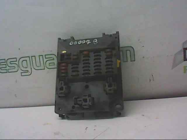 CAJA RELES / FUSIBLES NISSAN PATROL GR (Y61) Básico
