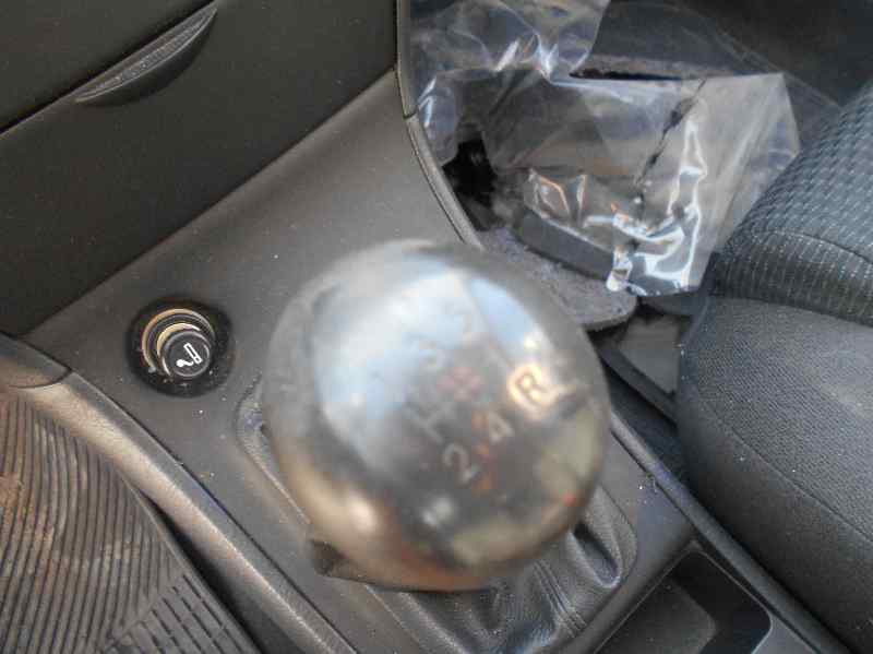 TOYOTA COROLLA (E12) 2.0 D-4D Linea Sol Berlina Motor 2,0 Ltr. - 66 kW Turbodiesel CAT