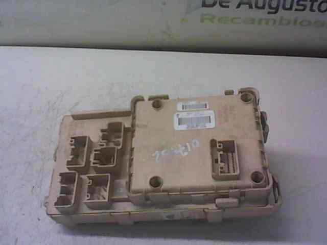 CAJA RELES / FUSIBLES TOYOTA AVENSIS BERLINA (T25) 2.0 D4-D Executive Sedán (4-ptas)