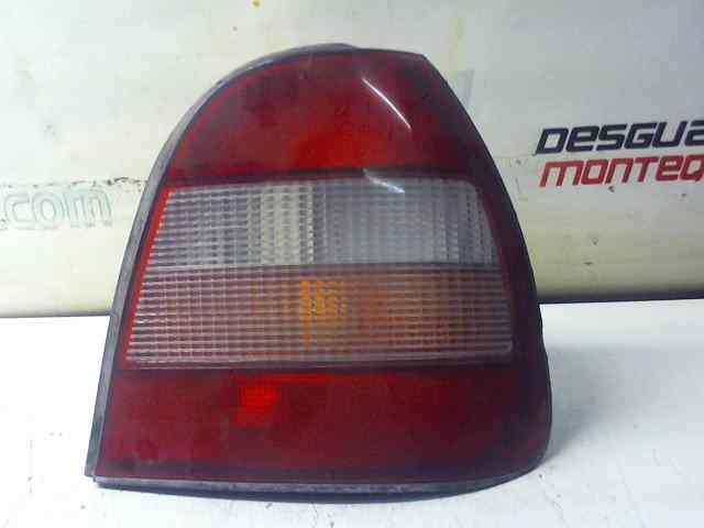 PILOTO TRASERO DERECHO NISSAN SUNNY VAN *