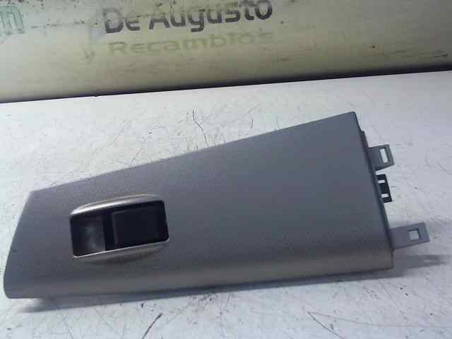 MANDO ELEVALUNAS DELANTERO DERECHO TOYOTA COROLLA (E12) 1.6 Linea Luna Berlina