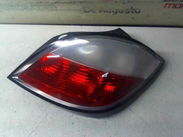 PILOTO TRASERO DERECHO OPEL ASTRA H BERLINA Cosmo