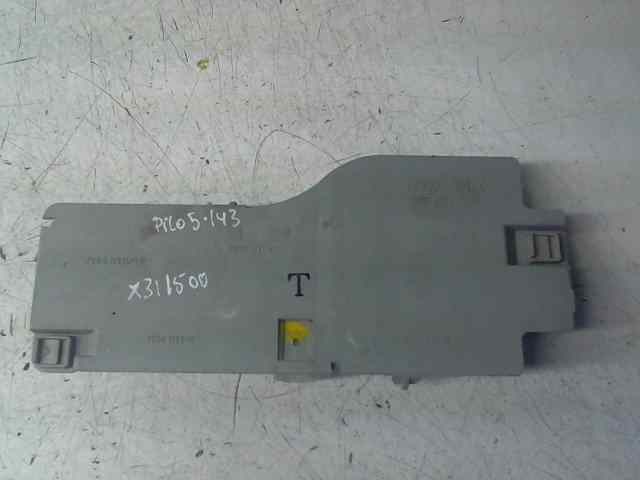 PORTALAMPARAS TRASERO DERECHO NISSAN BLUEBIRD BERLINA (T12/72) Grand Prix KAT