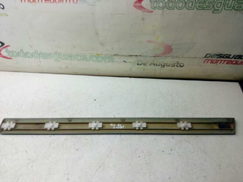 MOLDURA DE PUERTA TRASERA DERECHA AUDI A8 (D2) 3.7 Quattro