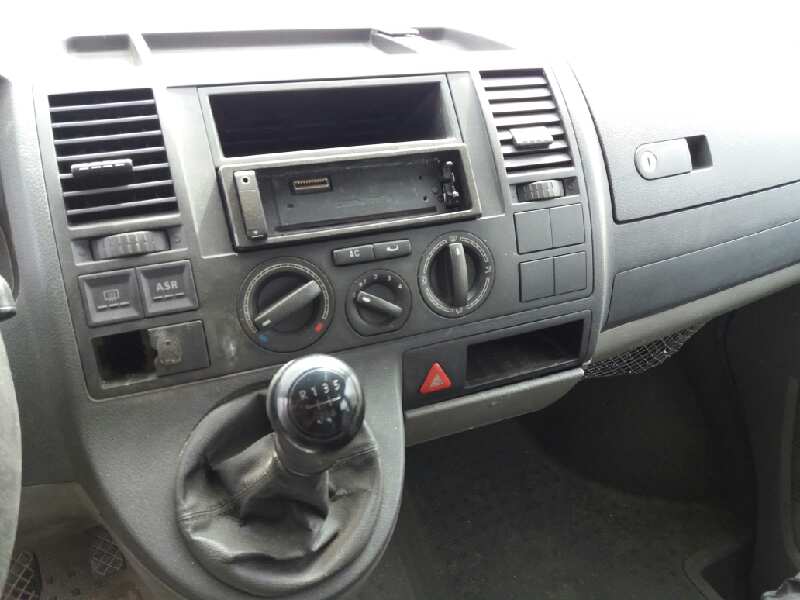 VOLKSWAGEN T5 TRANSPORTER/FURGONETA Caja cerrada Motor 1,9 Ltr. - 77 kW TDI CAT (AXB)