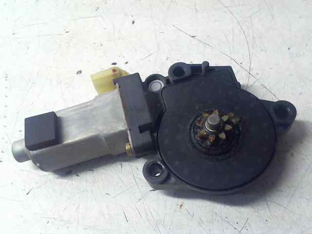 MOTOR ELEVALUNAS TRASERO DERECHO KIA CARNIVAL 2.9 Turbodiesel (126 CV) 5 velocidades