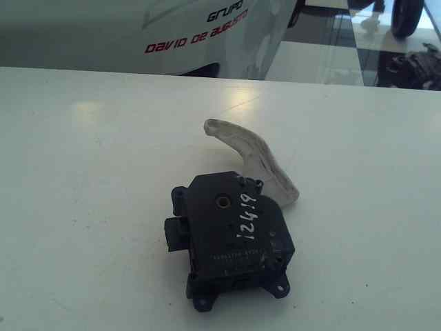 MOTOR TRAMPILLA CLIMATIZACION TOYOTA COROLLA (E12) 1.6 Linea Luna Berlina