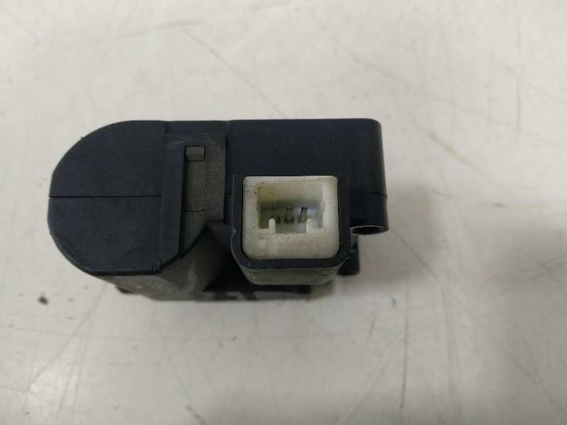 MOTOR TRAMPILLA CLIMATIZACION TOYOTA COROLLA (E12) 1.6 Linea Luna Berlina
