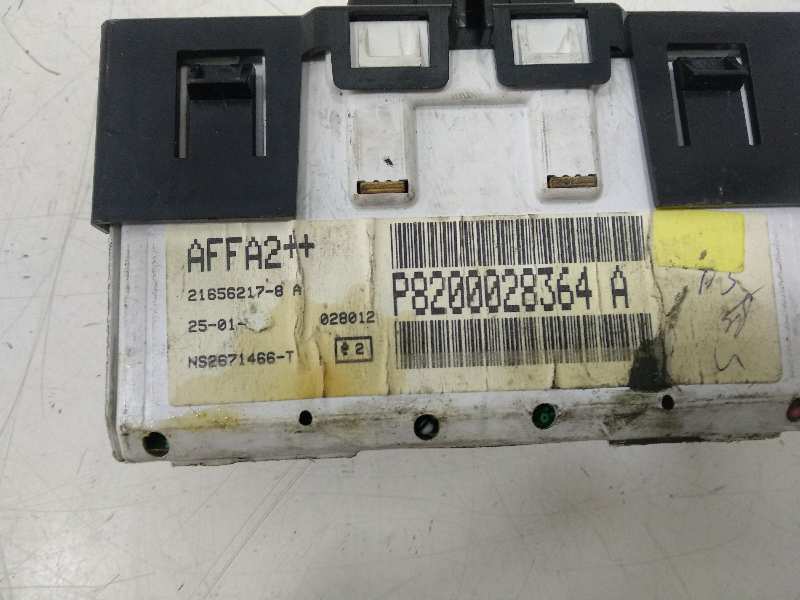 DISPLAY CENTRAL RENAULT SCENIC (JA..) 1.9 DTI Authentique