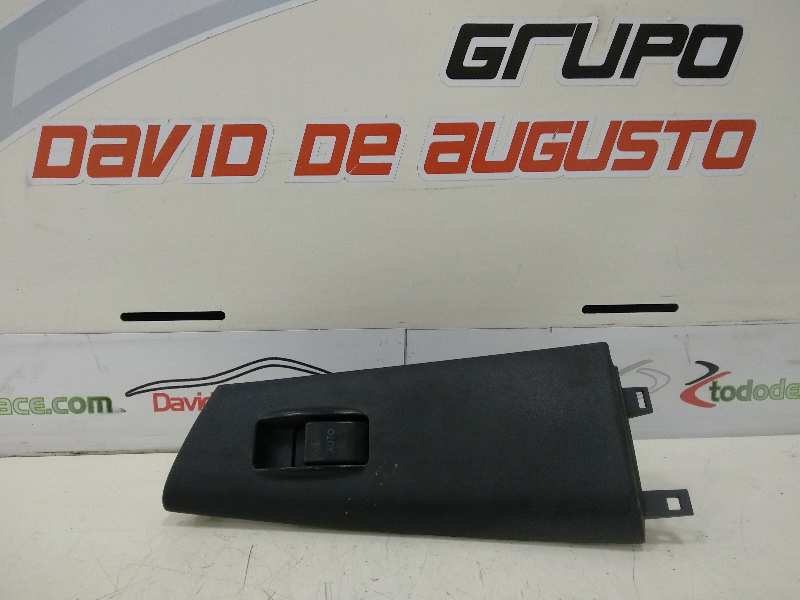 MANDO ELEVALUNAS DELANTERO DERECHO TOYOTA COROLLA (E12) 1.6 Linea Luna Berlina
