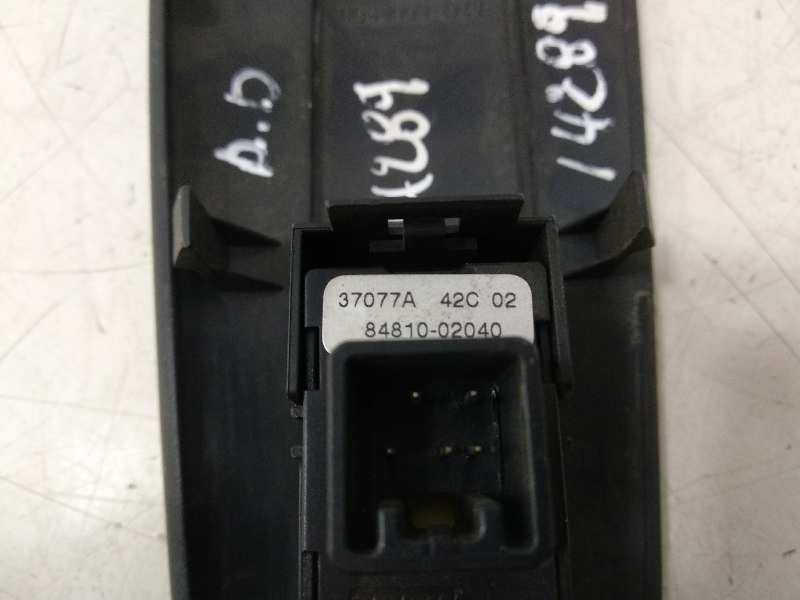 MANDO ELEVALUNAS DELANTERO DERECHO TOYOTA COROLLA (E12) 1.6 Linea Luna Berlina