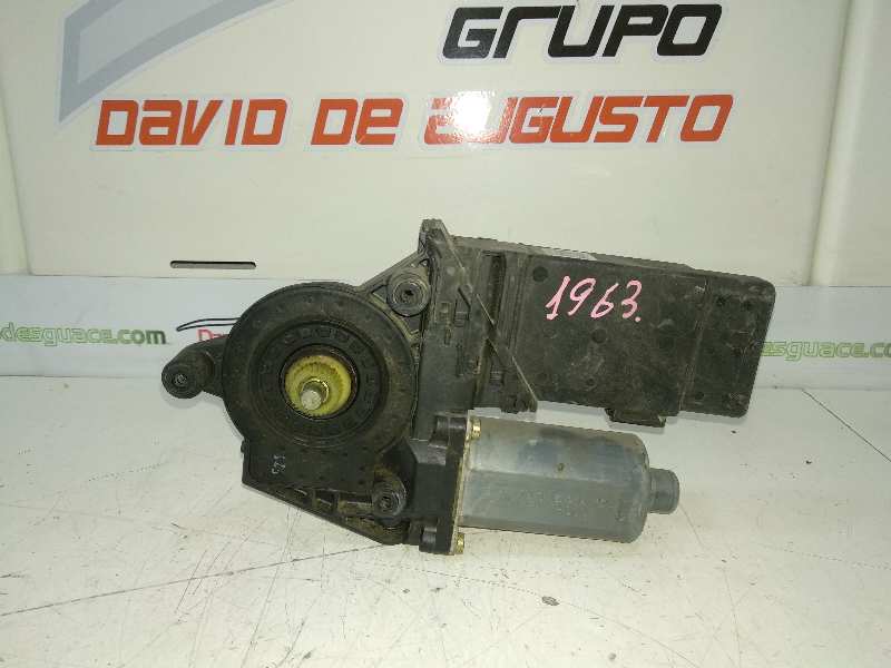 MOTOR ELEVALUNAS DELANTERO DERECHO VOLKSWAGEN PASSAT BERLINA (3B3) 1.9 TDI