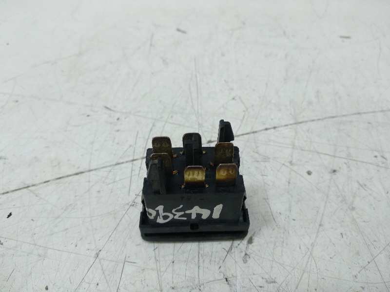 MANDO ELEVALUNAS DELANTERO DERECHO SEAT CORDOBA BERLINA (6K2) 1.9 Diesel (1Y)