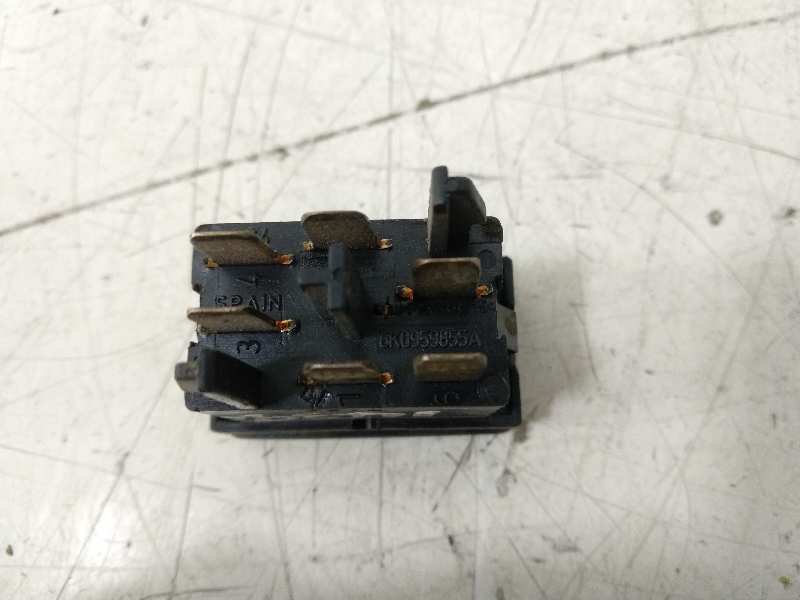 MANDO ELEVALUNAS DELANTERO DERECHO SEAT CORDOBA BERLINA (6K2) 1.9 Diesel (1Y)