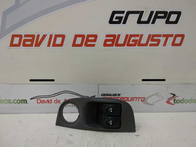 MANDO ELEVALUNAS DELANTERO IZQUIERDO RENAULT MEGANE I COUPE FASE 2 (DA..) 1.4 16 V Dynamique