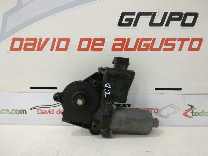 MOTOR ELEVALUNAS TRASERO DERECHO MITSUBISHI CARISMA BERLINA 5 (DA0)1995->) 1800 GLS climatizado