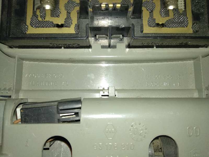 LUZ INTERIOR RENAULT SCENIC (JA..) 1.9 DCI Authentique
