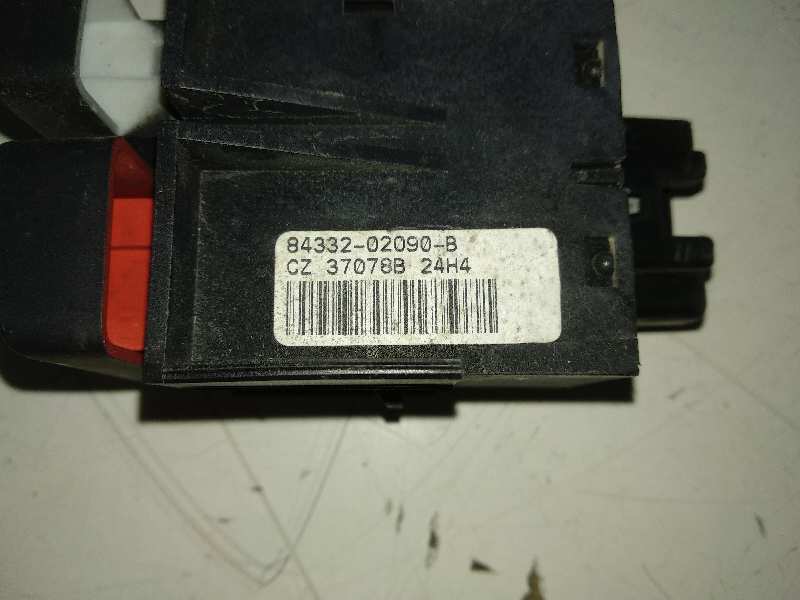 INTERRUPTOR WARNING TOYOTA COROLLA (E12) 1.6 Linea Luna Berlina