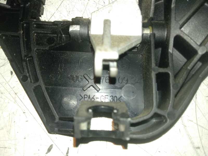 SOPORTE MANETA EXTERIOR DELANTERA IZQUIERDA MERCEDES SPRINTERII CAJA CERRADA (DESDE 01.06) 309/311/313/315         CDI  (906.631/633/635/637)