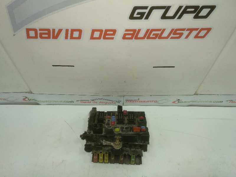 CAJA RELES / FUSIBLES LADA NIVA EXP.4T MANUAL 5V