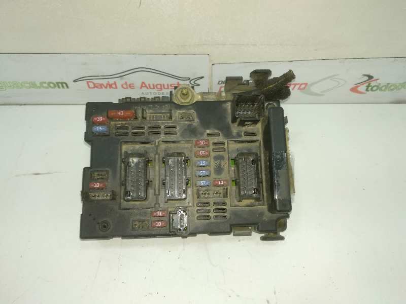 CAJA RELES / FUSIBLES PEUGEOT 206 BERLINA *