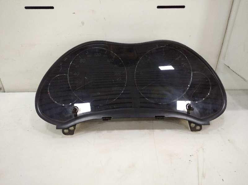 CUADRO INSTRUMENTOS TOYOTA AVENSIS BERLINA (T25) *