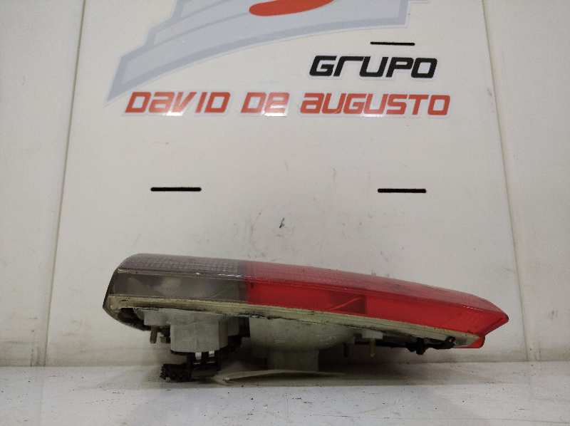PILOTO TRASERO DERECHO AUDI 80 AVANT 2.0 (116 CV) 5 velocidades